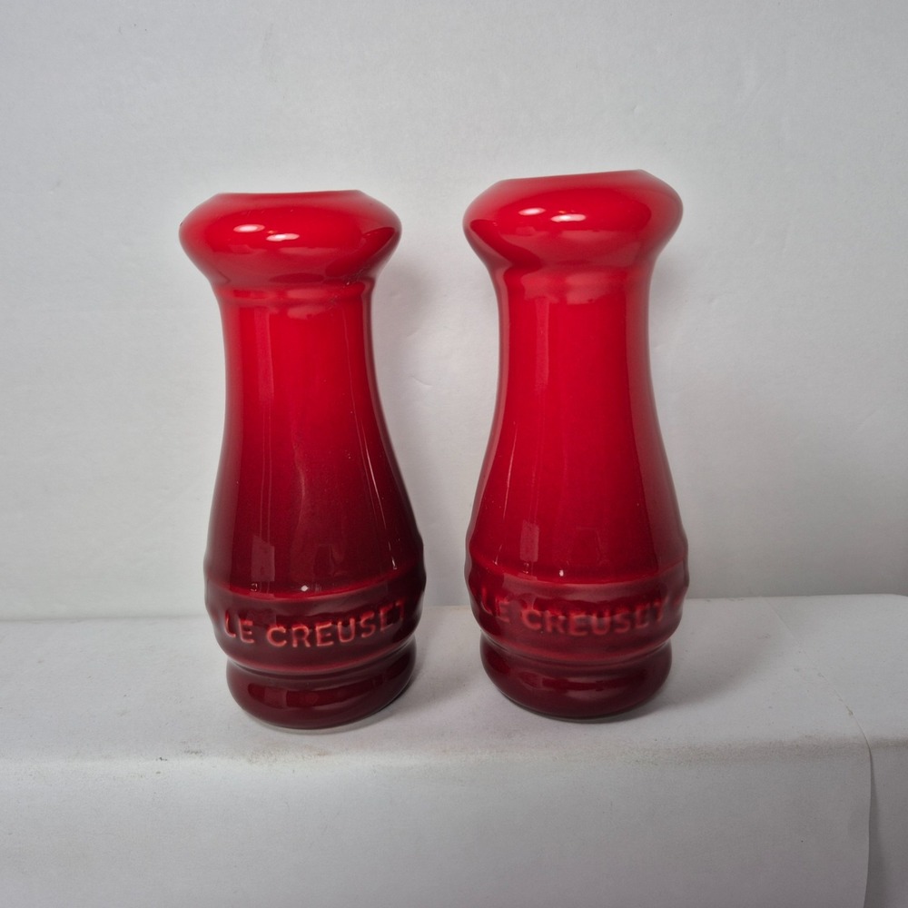 Le Creuset Salt & Pepper Shakers Set Flame Red Ombre 4 3/4" Tall Kitchen Dining